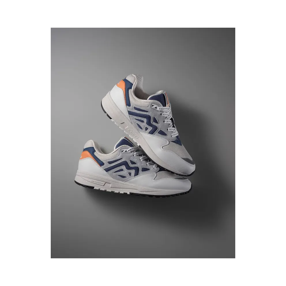 Karhu Legacy 96 – “Bright White True Navy” (F806069)