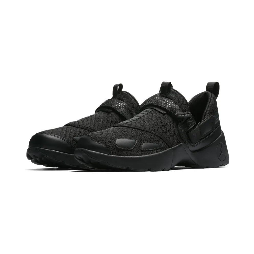 Jordan Trunner LX Triple Black Black/Black-Black (897992-020)