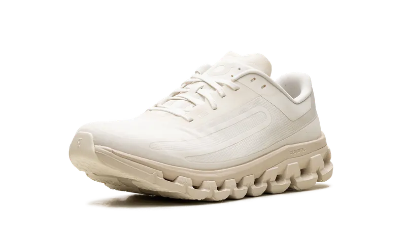 On Running Cloudflow 4 “IKON White Moon” (3WE30270887)