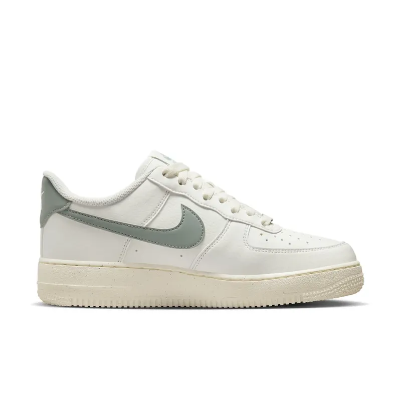 Nike AIR FORCE 1 ’07 NEXT NATURE MNS “Mica Green” (DN1430-107)