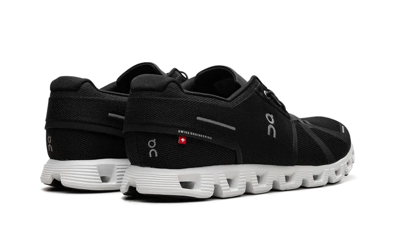 On Running Cloud 5 “BLACK/WHITE” (59.98919)