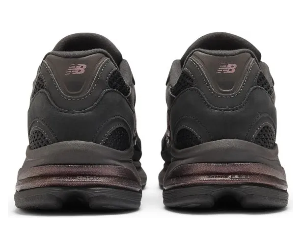 New Balance 2010 “Black Iridescent”: zwart met een olieglans (6)
