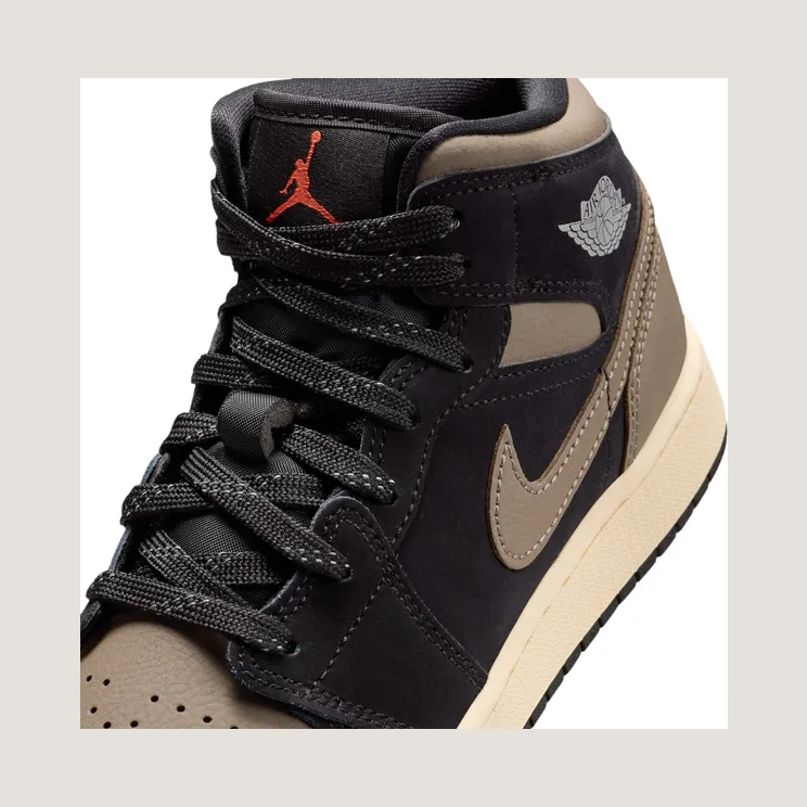 air-jordan-1 IB7053-002