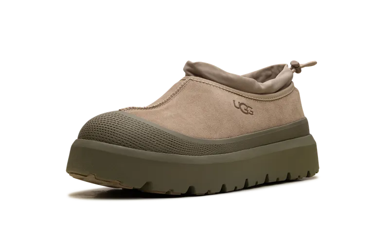 Ugg Tasman Weather Hybrid Slide “Dune Burnt Olive” (1144096-DNT)