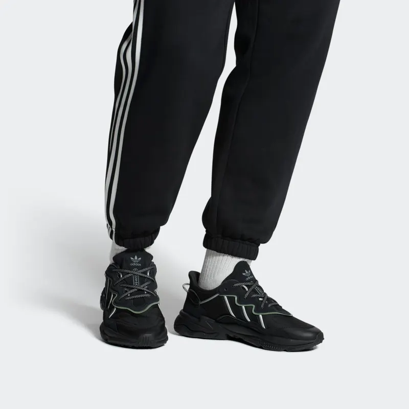 Adidas OZWEEGO Core Black / Core Black / Silver Metallic (HP6336)