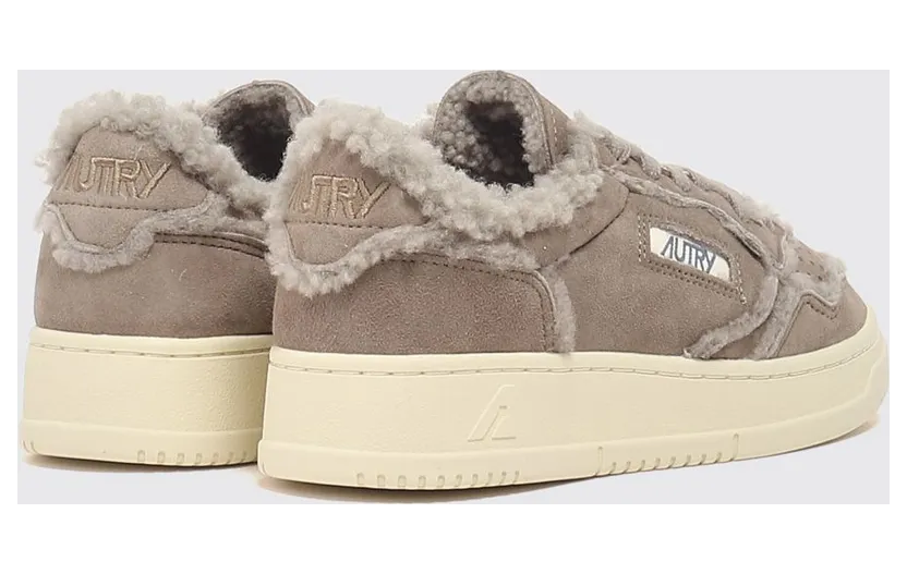 Autry Medalist Low Sneakers in Two-Tone Suede with a Perforated Toe Dove Grey (AULWGX02) (2)
