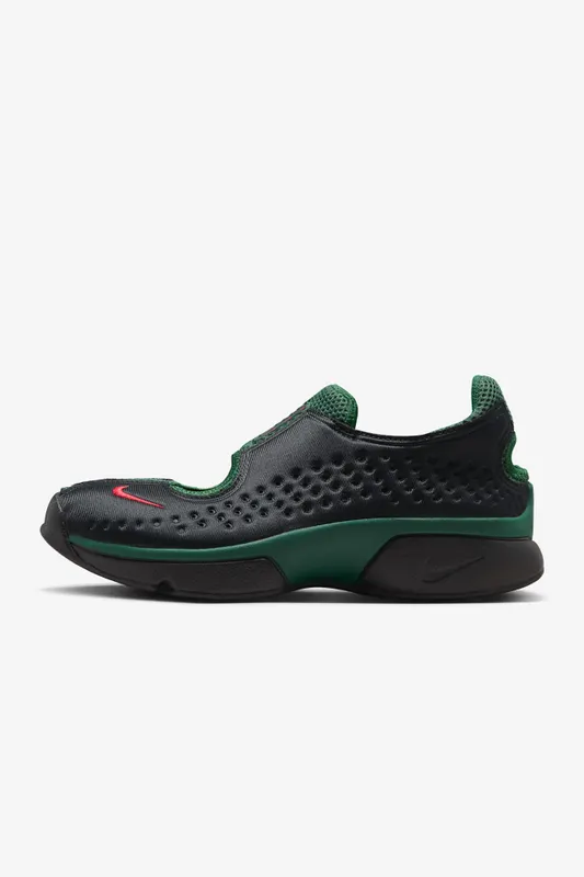 Nike Rift 2 – “Black / Team Dark Green / Fire Red” (IQ8006-002)