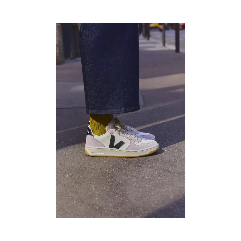 Veja V-10 White