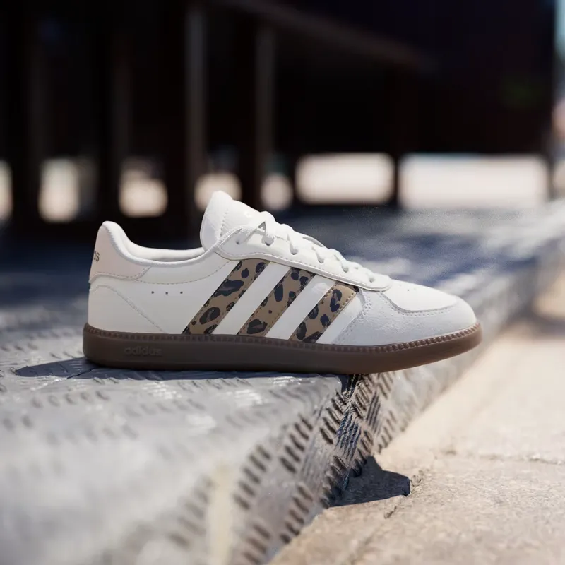 Adidas BREAKNET SLEEK Shoes Cream White / Cardboard / Sand Strata (LA7816)
