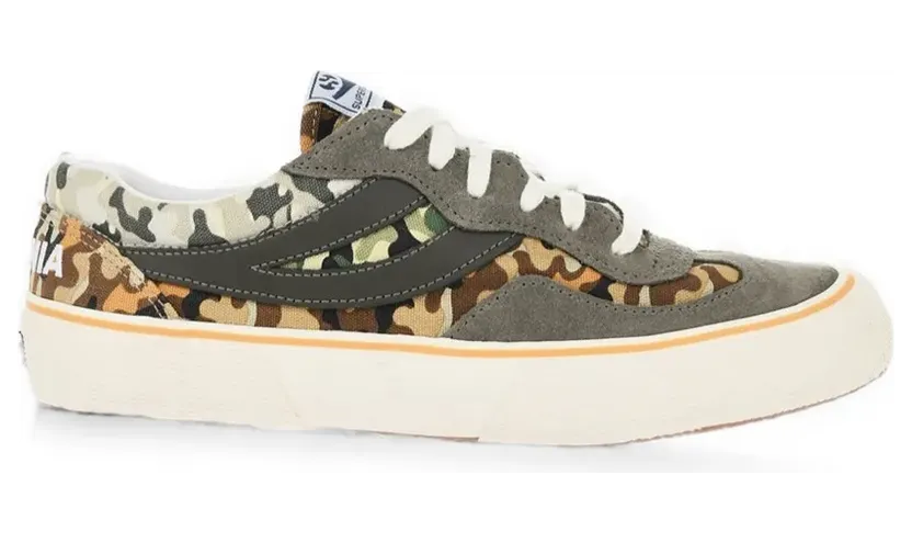 Superga Sneakers mit Camouflage-Print – Grün (S7111FW2490A03)