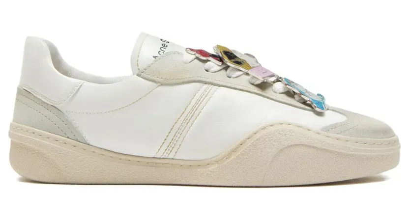 Acne Studios Sneakers mit Anhänger-Detail – Weiß (AD0813)