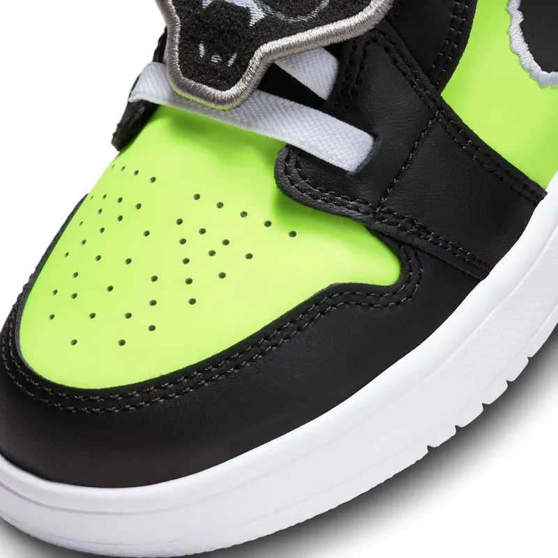 Jordan 1 Low Alt SE Black Cat Volt (DX6667-701)