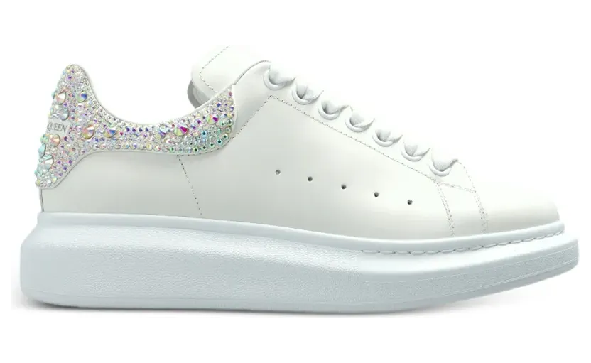 Alexander McQueen Oversized Plateau-Sneakers mit Kristallen – Weiß (666407WIAIJ)