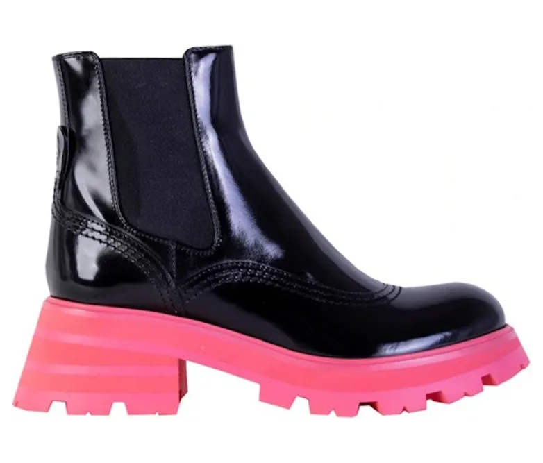 Alexander McQueen Wander Chelsea Boots Black Pink (666368WHZ8C1486)