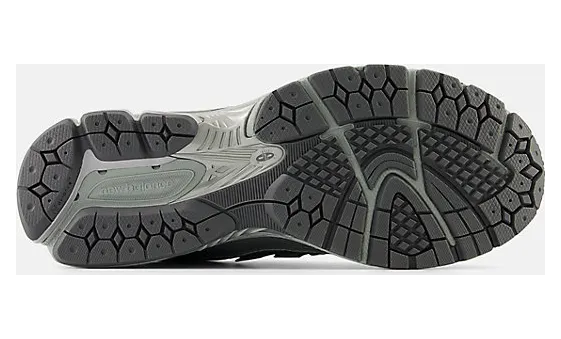 New Balance 1906R “Grey”: zilvergrijze machine uit het archief (5)