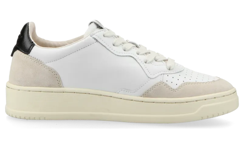 Autry Medalist Low W (Beige / Black) – (AULWLS21) (3)