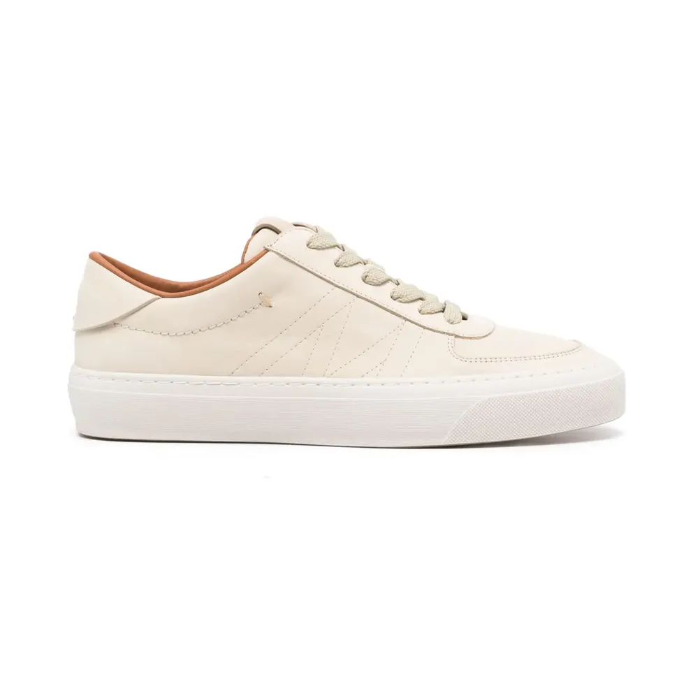 Moncler Monclub leren – Beige (K109A4M00230M6826)