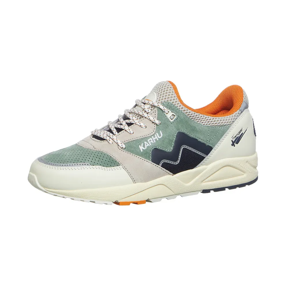 Karhu Aria Lily White / India Ink (F803083)
