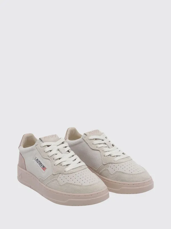 Autry Medalist Low Trainers in Smooth Calfskin with Contrast Details Pink (AULWTS36)