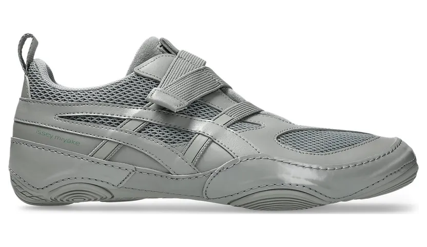 Issey Miyake x Asics Hyper Taping “Grey” (1203B189020)
