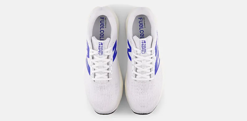 NEW BALANCE FuelCell Propelv5 “NB 103 WHITE / BLUE GEMSTONE / Angora” (MFCPRCZ5)