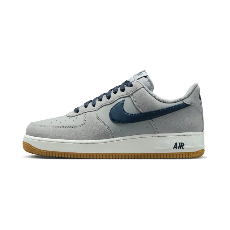 Nike Air Force 1 Low “Light Smoke Grey / Gum Light Brown / Summit White / Armoury Navy” (IB6388-003)