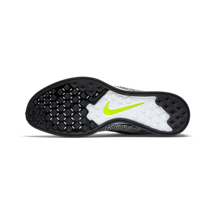 nike-flyknit-racer 526628-101