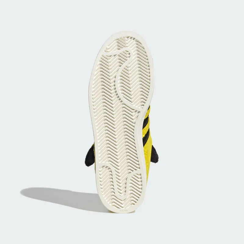Pokémon x adidas Superstar “Pikachu” (KI2858): pluche, een Poké Ball en twee oren die rechtop staan (4)