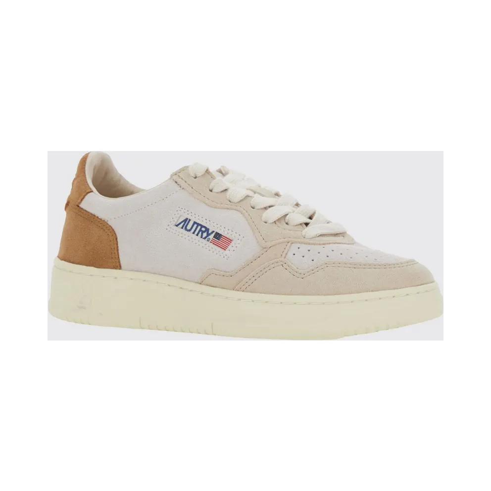 Autry Medalist Low Trainers in Smooth Calfskin with Contrast Details Camel (AULWTS01)