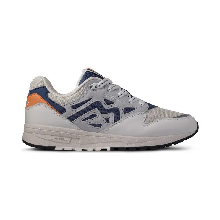 Karhu Legacy 96 – “Bright White True Navy” (F806069)