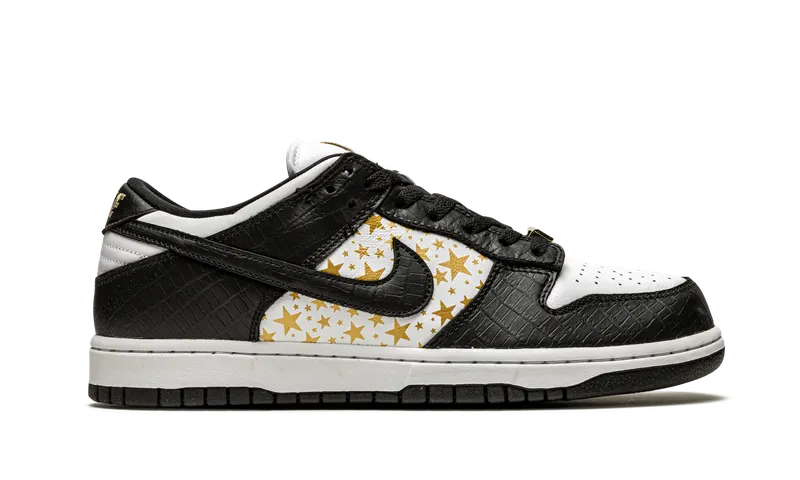 Nike SB Dunk Low “Supreme – Stars – Black” (DH3228-102)