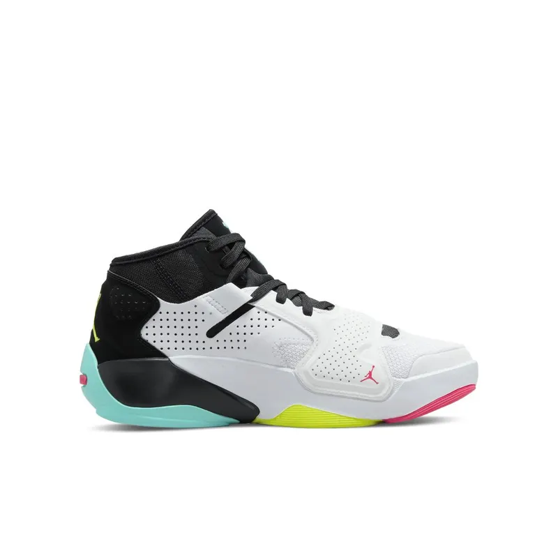 Zion 2 Older Kids’ Basketball White (DO9514-107)