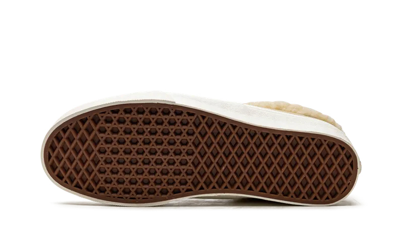 Vans Authentic Sherpa “Cozy Hug” (VN0A5JMRBKB)