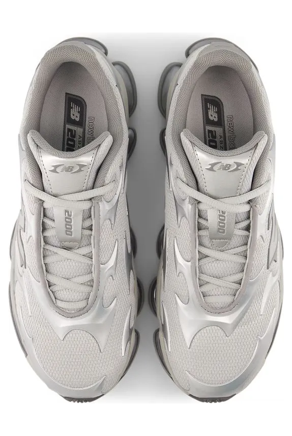 New Balance Abzorb 2000 “Silver Metallic”: zilver draagt als grijs (3)