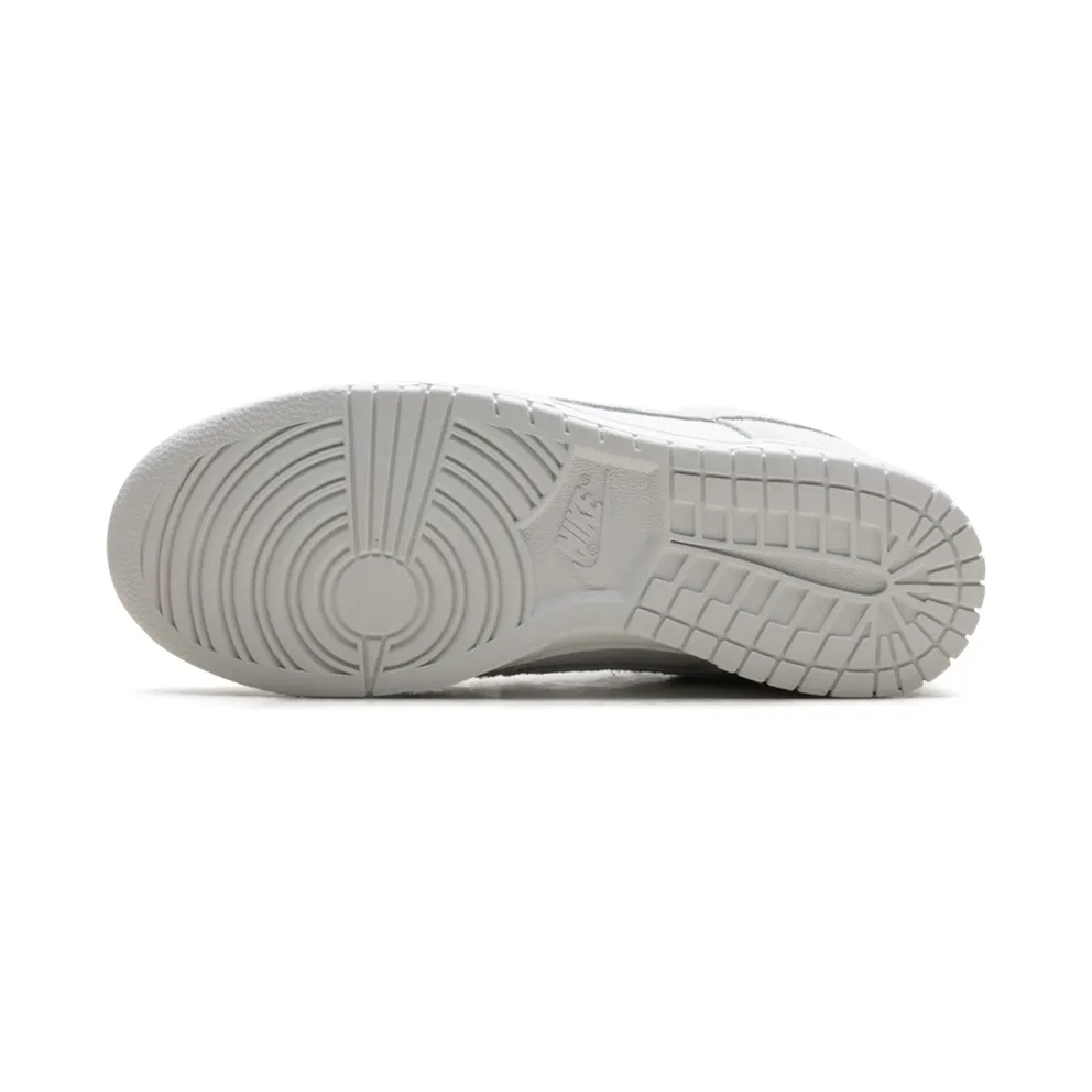 Nike Dunk Low “Photon Dust” (HJ5777-100)