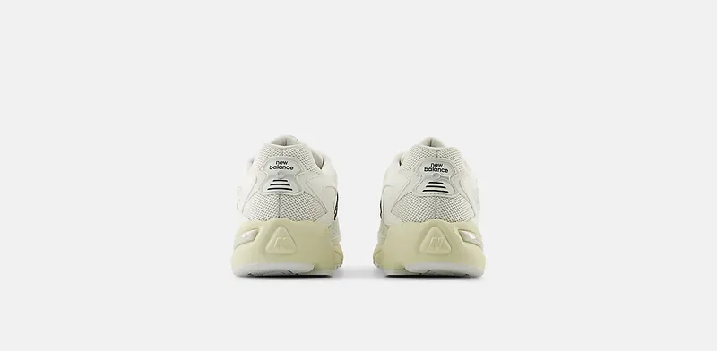 New Balance 725v1 Sea Salt Phantom Bone (ML725CA)