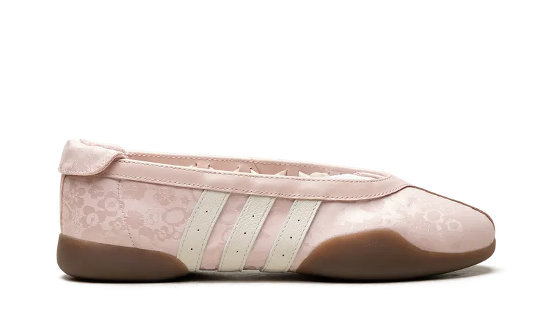 adidas Taekwondo Mei “Sandy Pink”: bloemenprint op een plat silhouet (5)