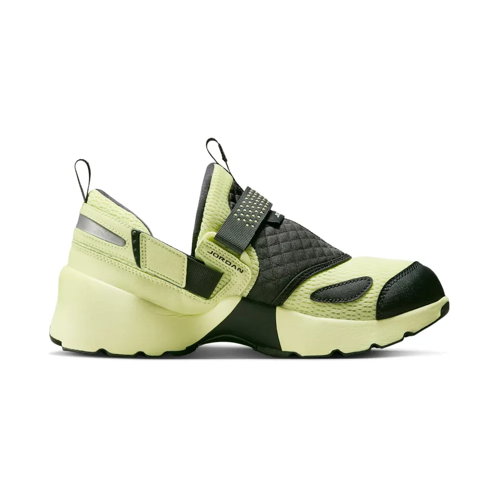 Jordan Trunner LX “Luminous Green” (HQ2164-302)