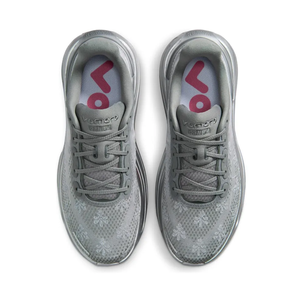 Nike Vomero “Geyser Grey / Metallic Silver” (IQ0028-001)