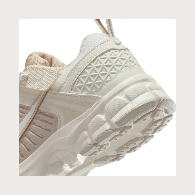 nike-vomero HF6999-106