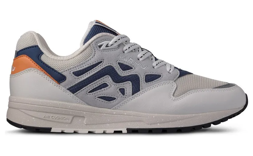Karhu Legacy 96 – “Bright White True Navy” (F806069)