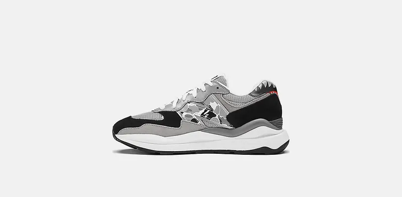 57/40 “Bape x New Balance” (M5740BAP)