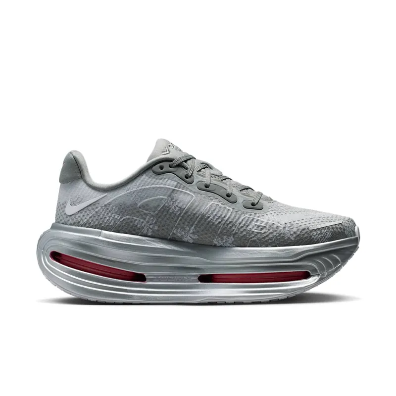 Nike Vomero “Geyser Grey / Metallic Silver” (IQ0028-001)