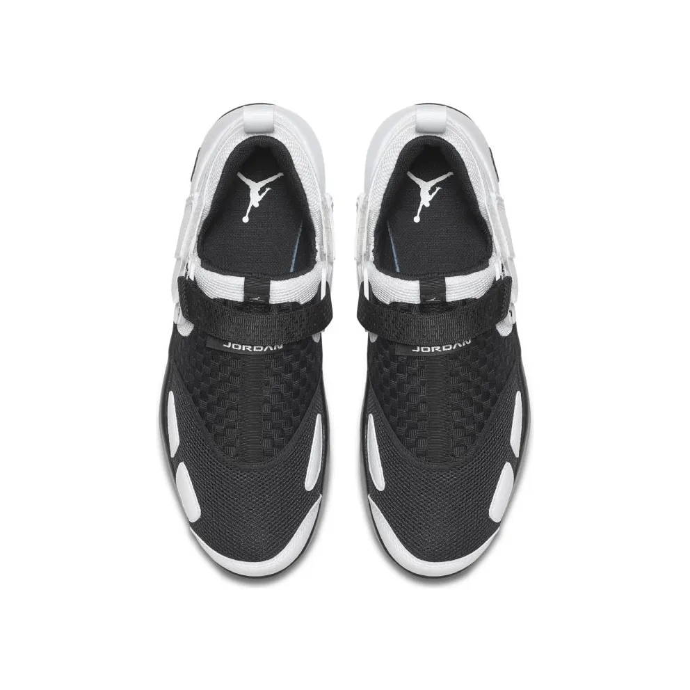 Jordan Trunner LX Black White Black/White (897992-010)