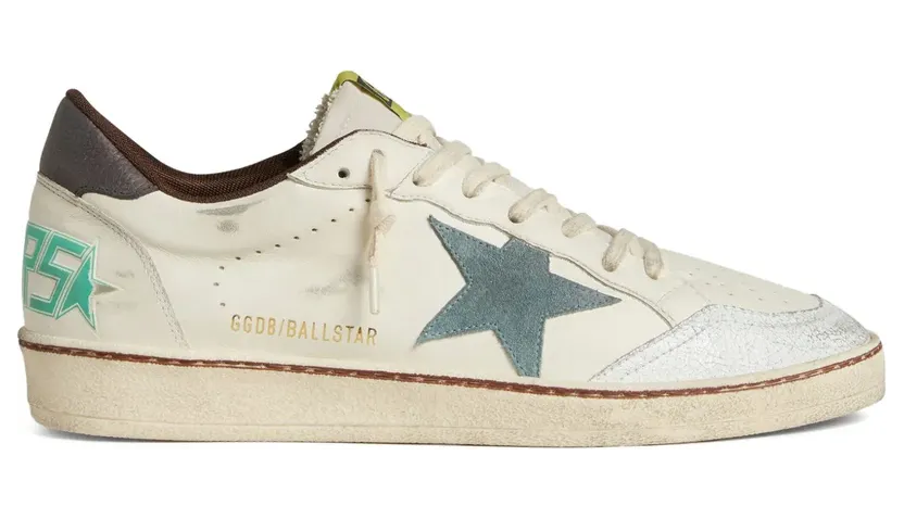Golden Goose Ball Star aus weißem Leder mit hellblauem Wildlederstern und brauner Nubuk-Fersenlasche Nude (GMF00915F007926)