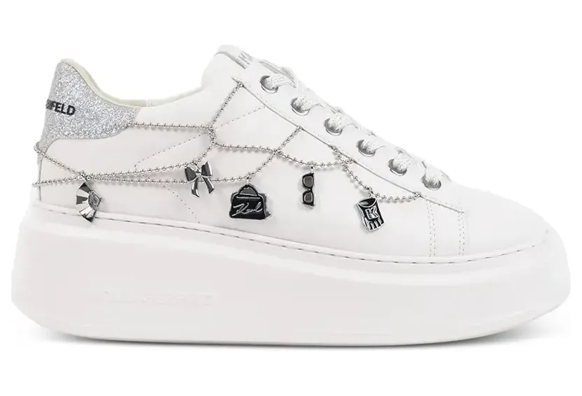 Karl Lagerfeld Charm Sneakers mit Perlenkette – Weiß (KL63546)