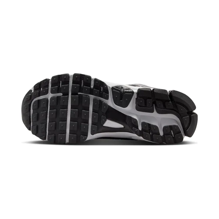 nike-vomero IQ0312-010