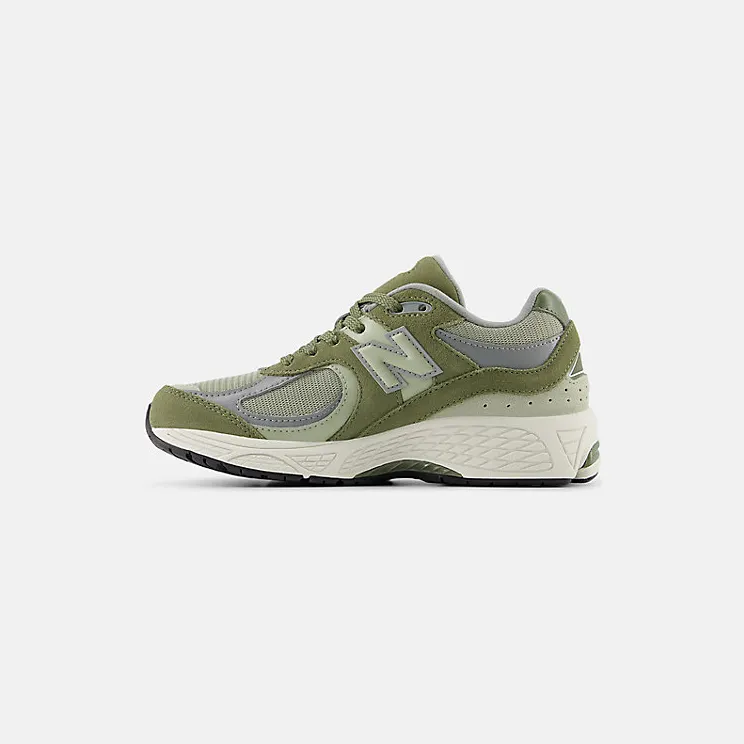 new-balance-2002r GC2002CA