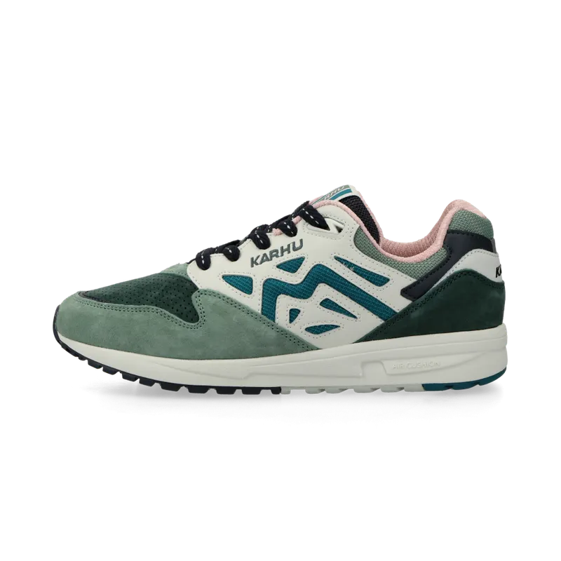 Karhu Legacy 96 (Iceberg Green / Lily White) – F806053