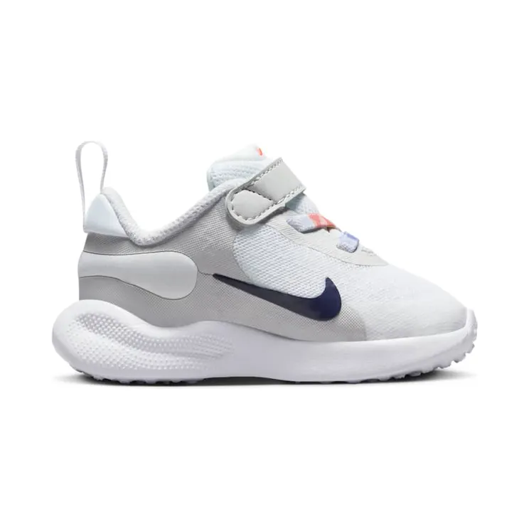 nike-revolution FN4990-100